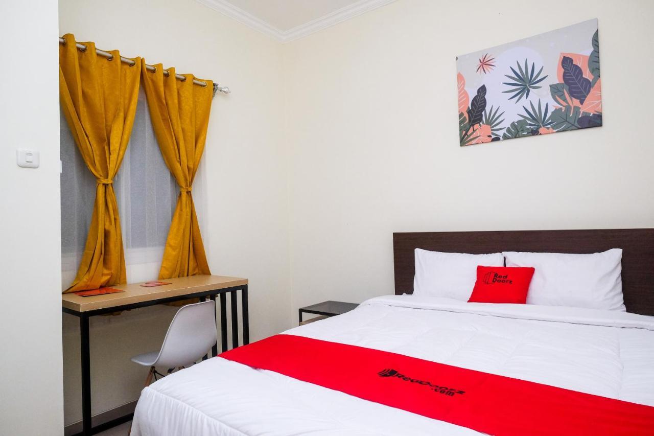 Reddoorz Near Kawasan Bandara Ahmad Yani Semarang 2 Hotel Luaran gambar