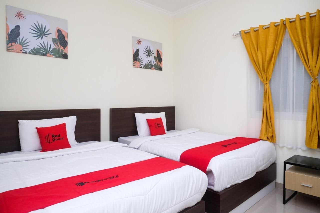 Reddoorz Near Kawasan Bandara Ahmad Yani Semarang 2 Hotel Luaran gambar