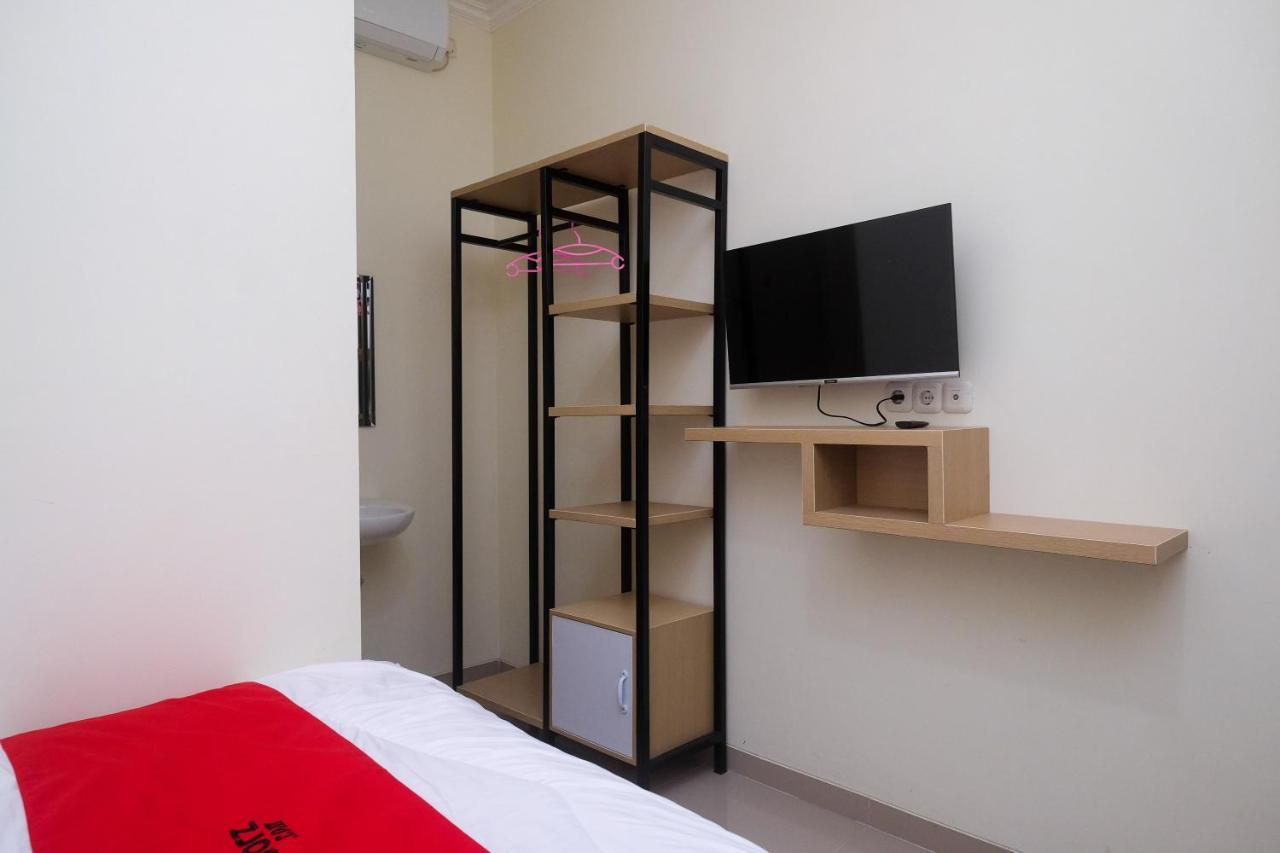 Reddoorz Near Kawasan Bandara Ahmad Yani Semarang 2 Hotel Luaran gambar